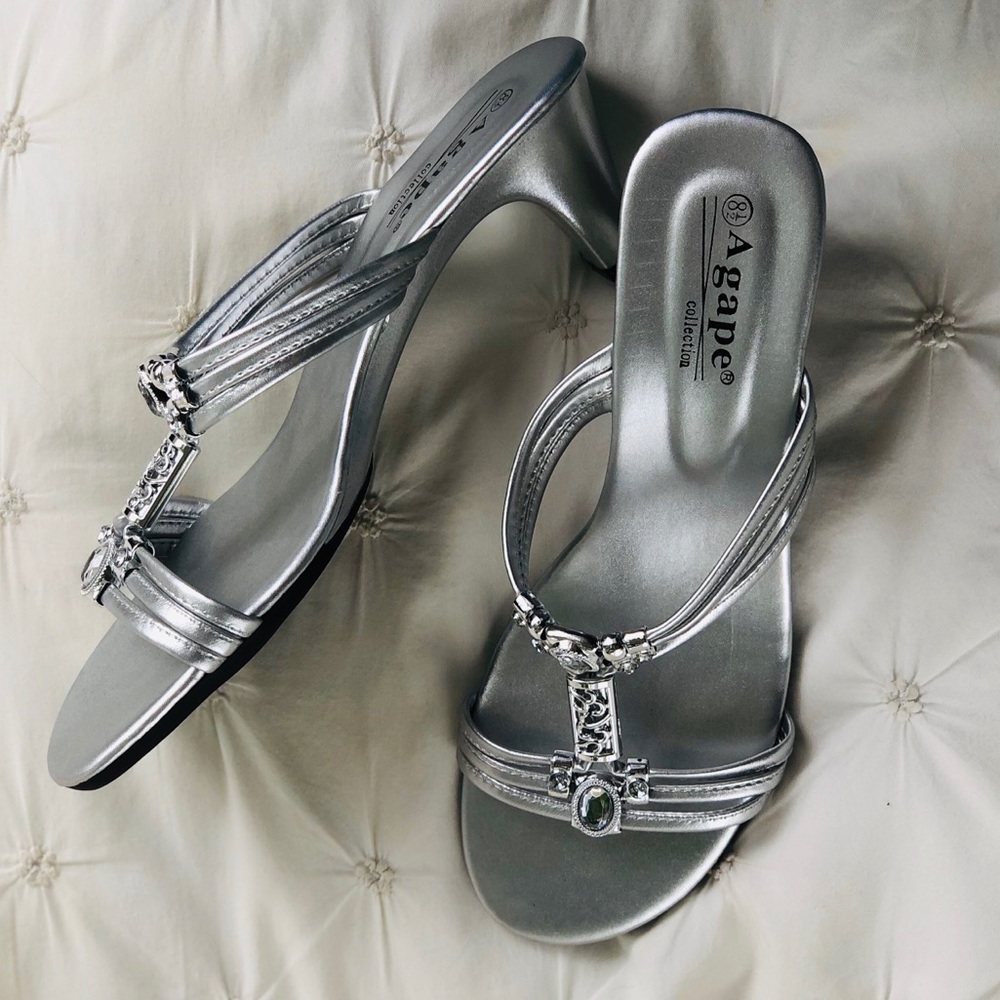 Silver Sandal NWOT!
